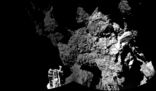 Fyrsta myndin frá yfirborði halastjörnunnar 67P/C-G! Á myndinni sést hluti eins þriggja fóta geimfarsins. Mynd: ESA/Rosetta/Philae/CIVA