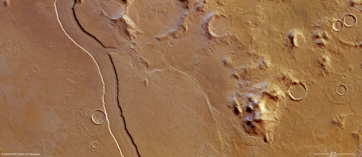 Reull Vallis, árfarvegur, Mars