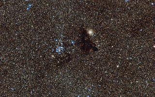 NGC 6520, Barnard 86, skuggaþoka, stjörnuþyrping